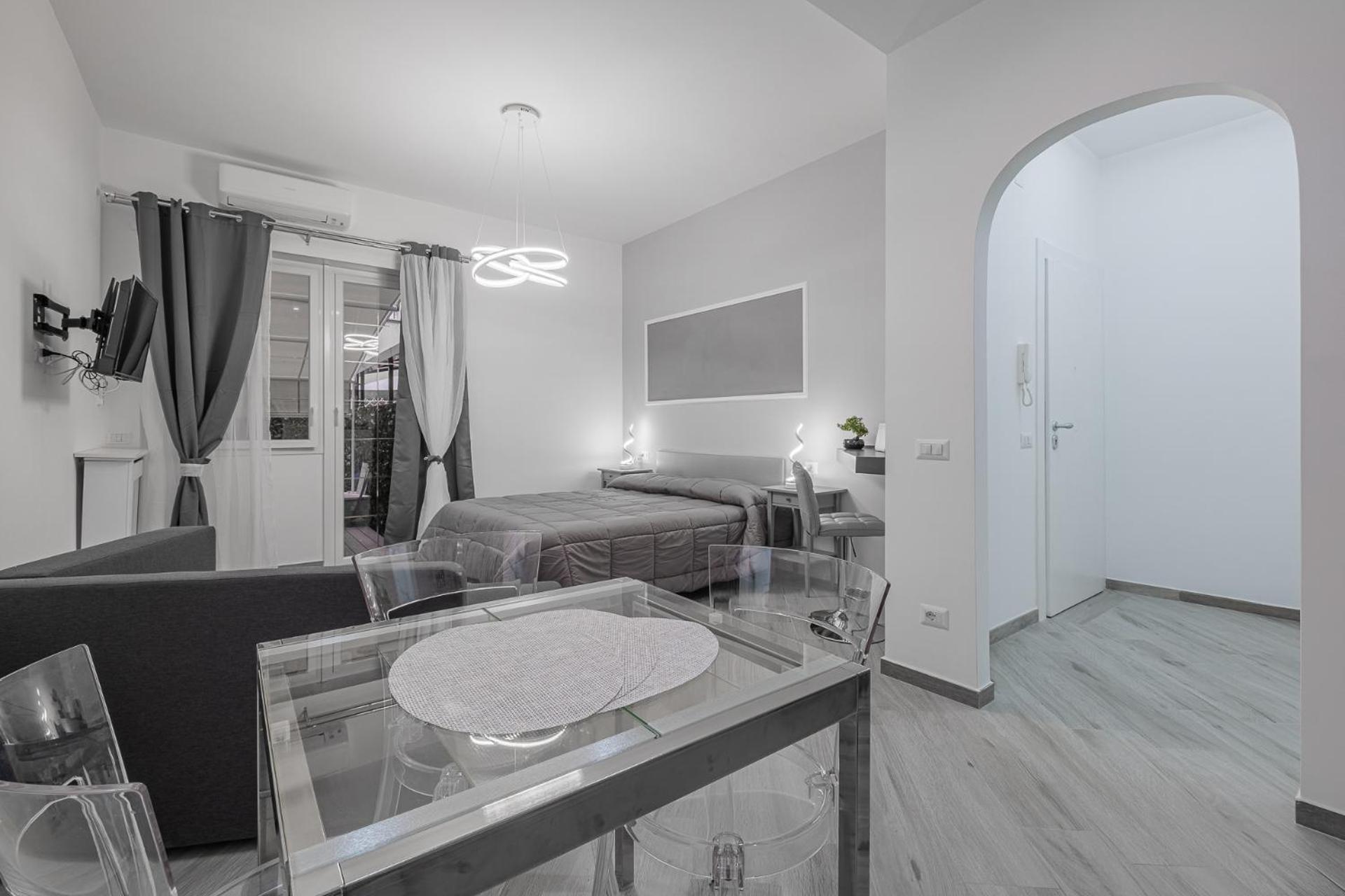 Apartment Carlo's House With Private Terrace Rom
